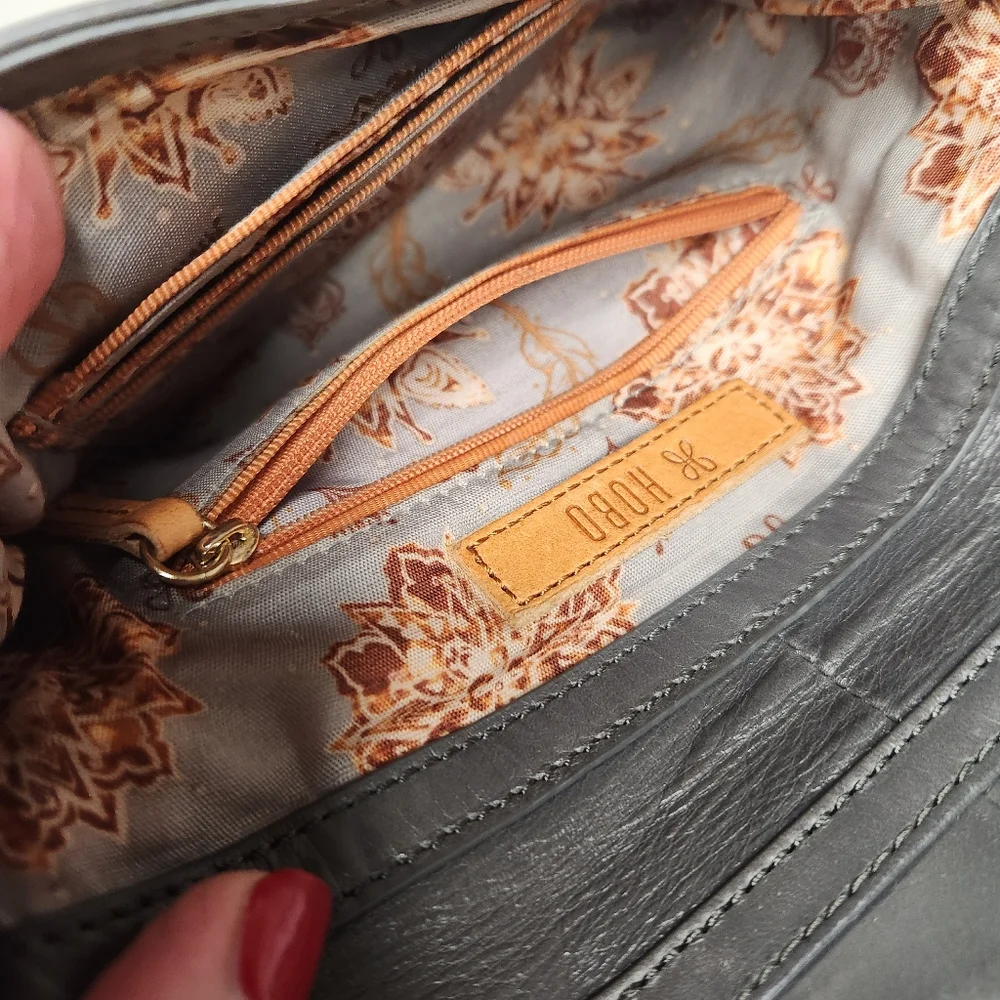 hobo grey leather distressed crossbody purse bag small compact minimalist - Picture 5 of 13